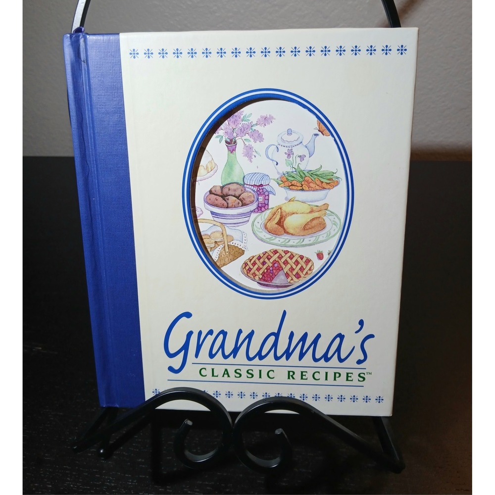 Grandma's Classic Recipes  2000 Hard Cover -126‎ pages Cooking, Baking #B56